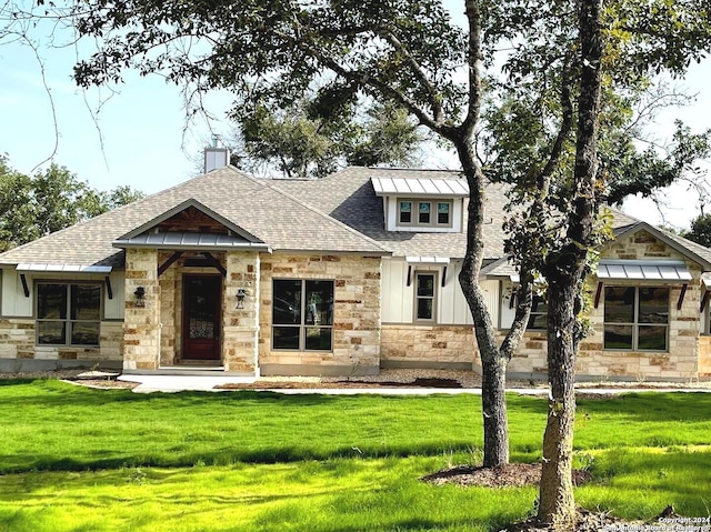 view of front of house featuring a front yard