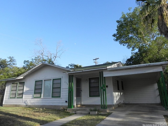 view of front of property with a carport and driveway