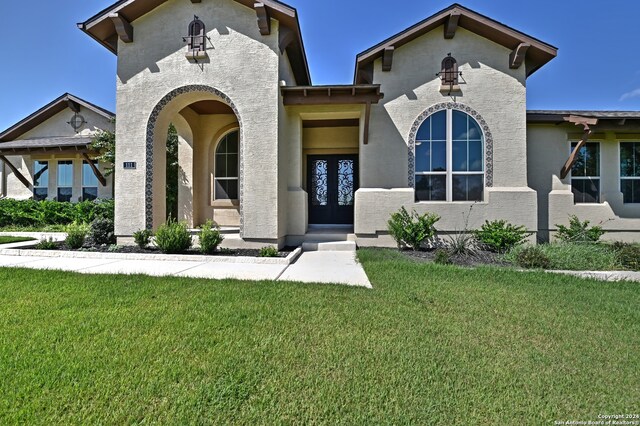 view of front facade with a front lawn