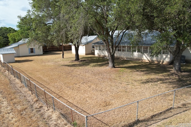 view of yard with a storage shed