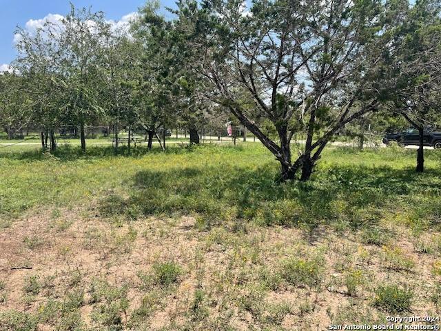 Listing photo 3 for 437 Rio Luna, Bandera TX 78003