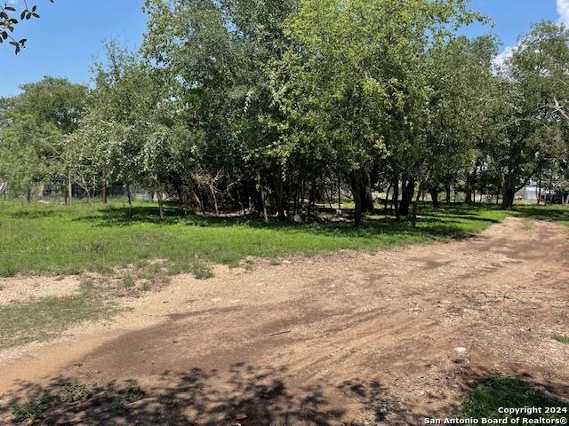 Listing photo 3 for 543 Sombra Dr, Bandera TX 78003