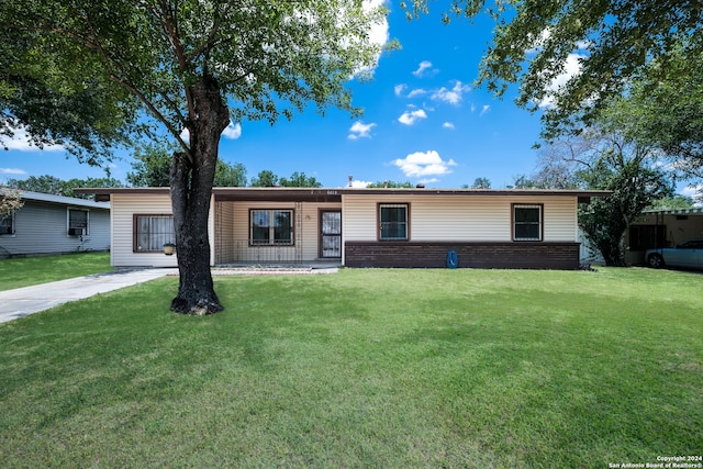 view of front of property with a front lawn