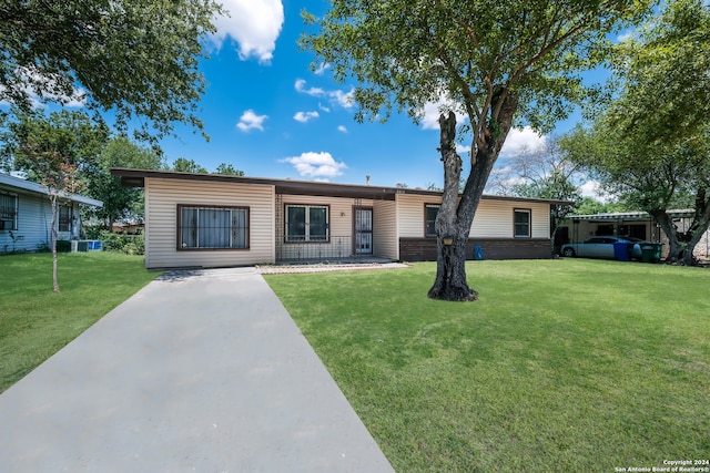 ranch-style home with a front yard