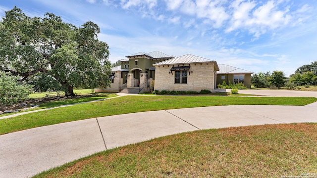 view of front of property with a front yard