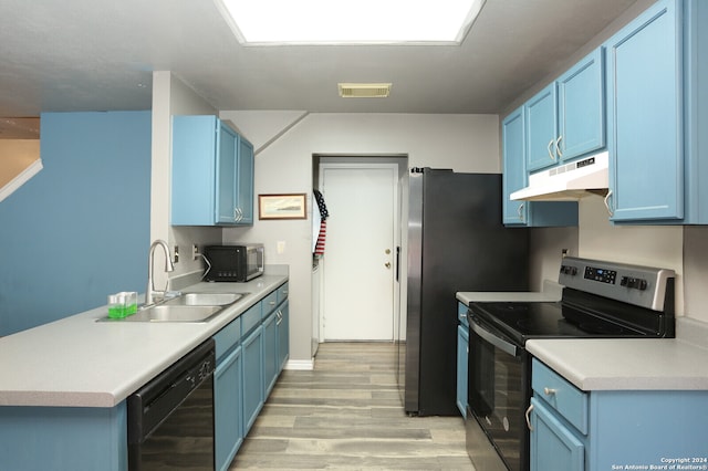 kitchen featuring blue cabinetry, black appliances, light hardwood / wood-style flooring, and sink