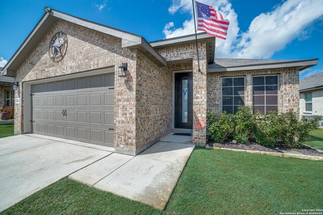 view of front of house featuring a front yard and a garage