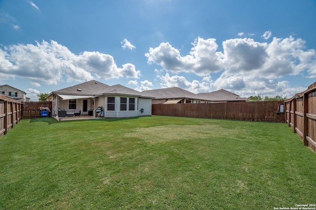 view of yard featuring a patio