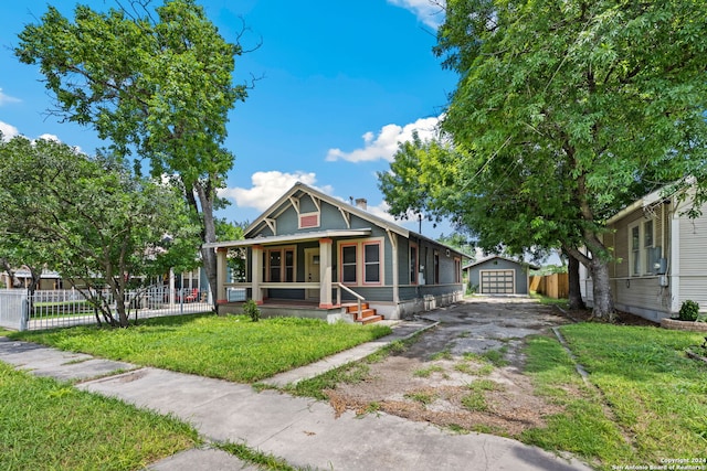 bungalow-style home featuring a front lawn and a porch