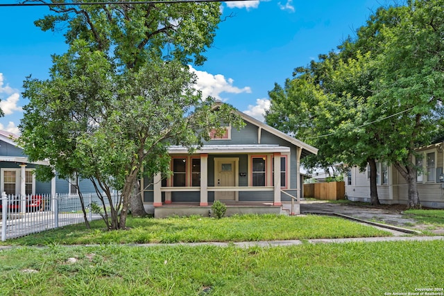 view of front of house featuring a front lawn and a porch