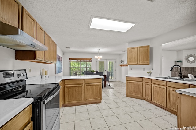 kitchen with electric range, a chandelier, kitchen peninsula, a textured ceiling, and light tile patterned flooring