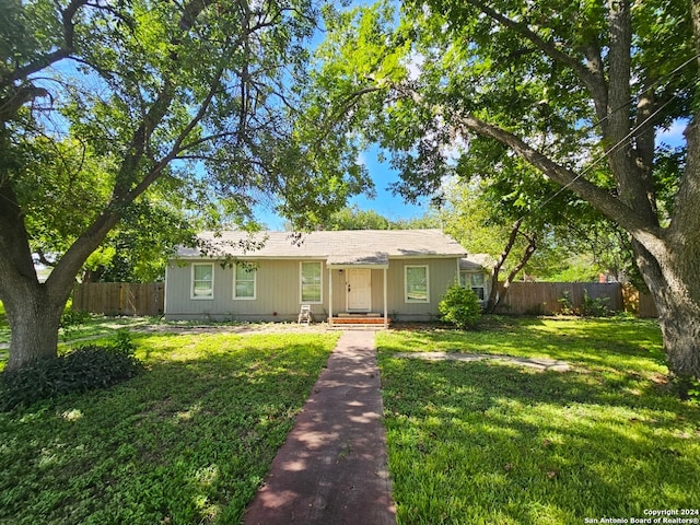 ranch-style home featuring a front yard