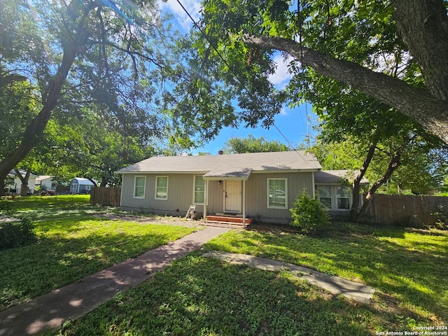 single story home featuring a front lawn