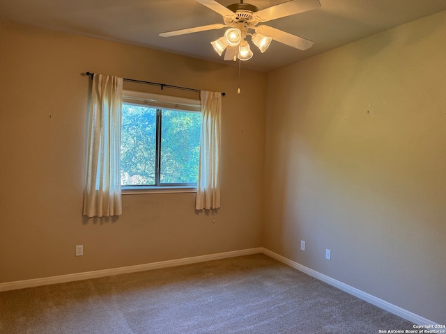 carpeted empty room featuring ceiling fan