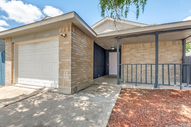 view of front of house featuring a garage