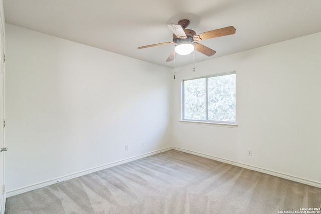 carpeted empty room featuring ceiling fan