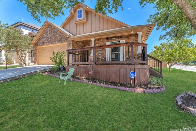 view of front of house featuring a garage, a porch, and a front yard