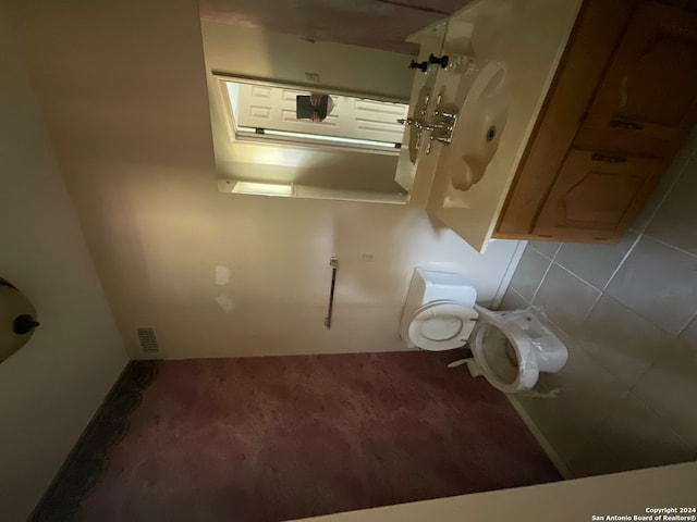 bathroom featuring toilet