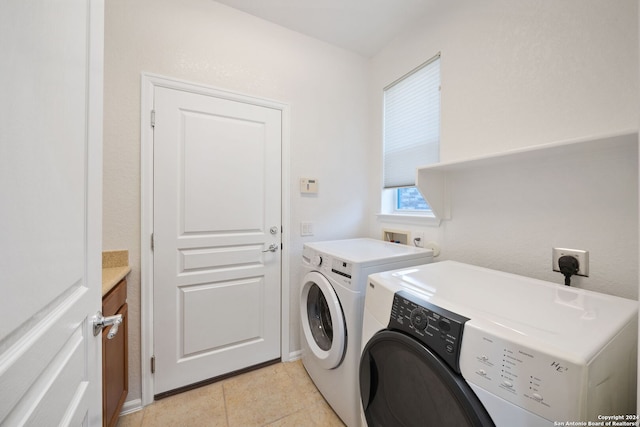 washroom featuring light tile patterned floors and independent washer and dryer