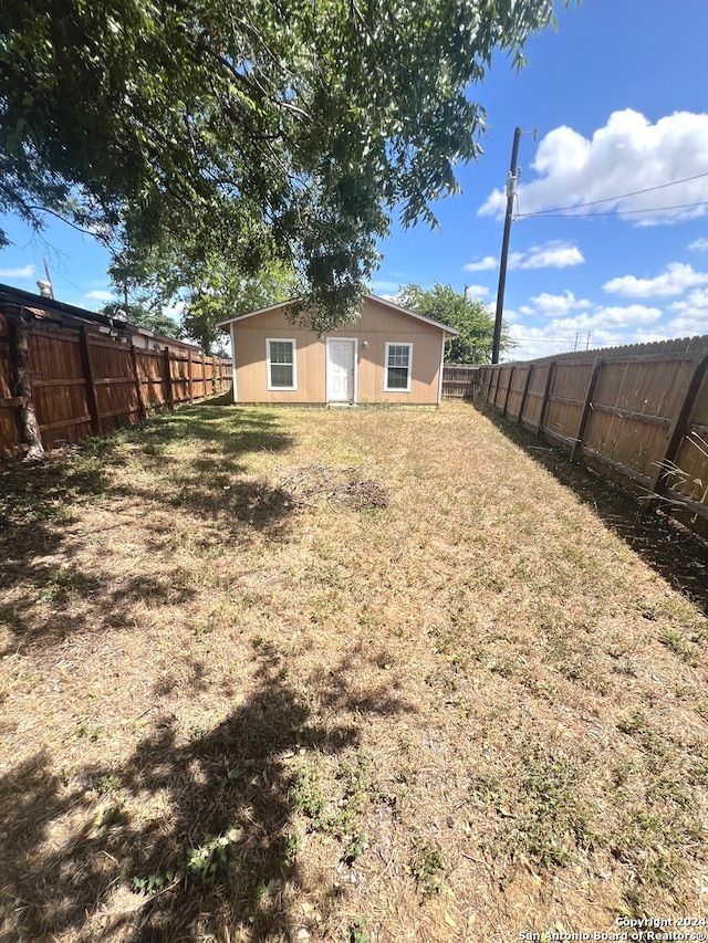 view of yard featuring a fenced backyard