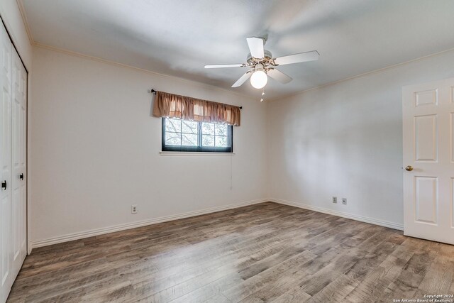 spare room with ceiling fan, ornamental molding, and hardwood / wood-style flooring