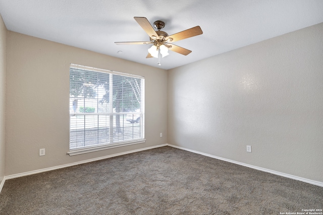 unfurnished room featuring ceiling fan and carpet