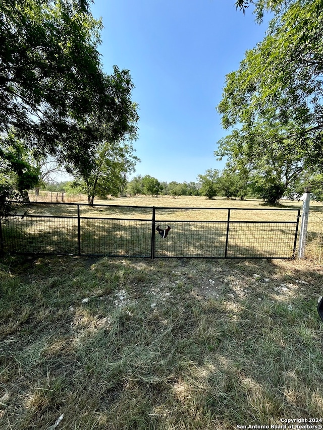 Listing photo 3 for 1141 County Road 679, Natalia TX 78059