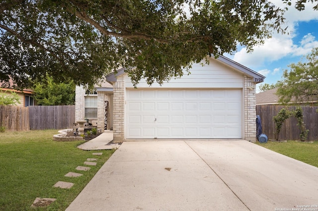 view of front of house featuring a front lawn and a garage