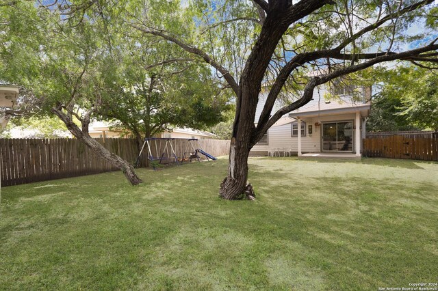 view of yard featuring a patio