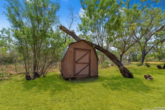 view of outdoor structure with a yard