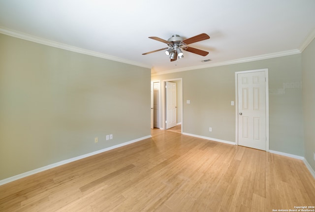 empty room featuring ceiling fan, light hardwood / wood-style flooring, and ornamental molding