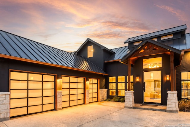 view of front facade featuring a garage