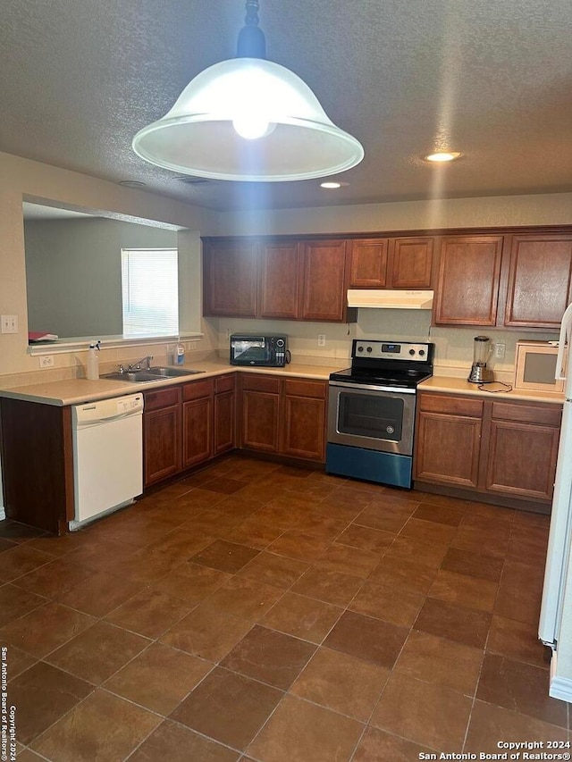 kitchen with sink, stainless steel electric stove, dark tile patterned floors, a textured ceiling, and dishwasher