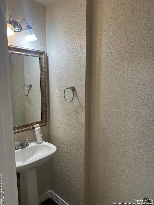 bathroom with a textured wall