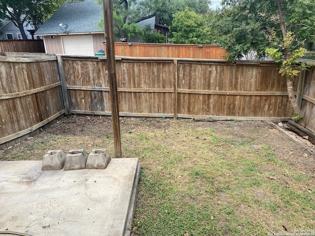 view of yard with a patio area