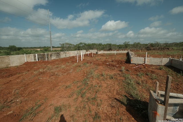 view of yard featuring a rural view