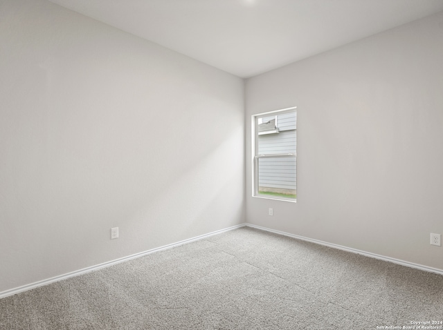 spare room with carpet flooring