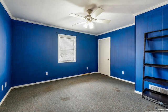 spare room with ceiling fan, crown molding, and carpet flooring