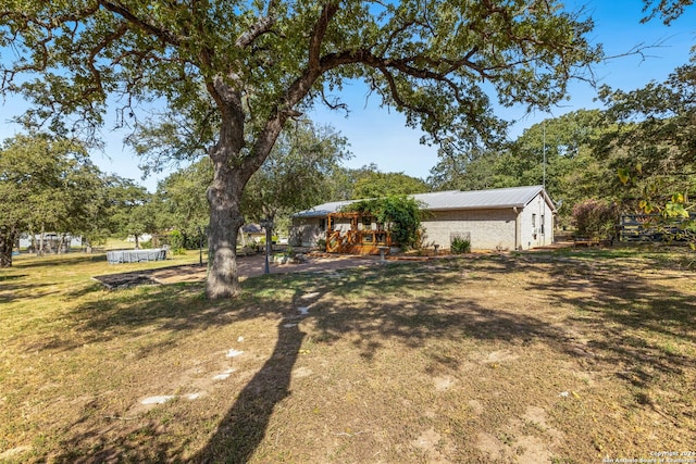 view of front of house with a front lawn