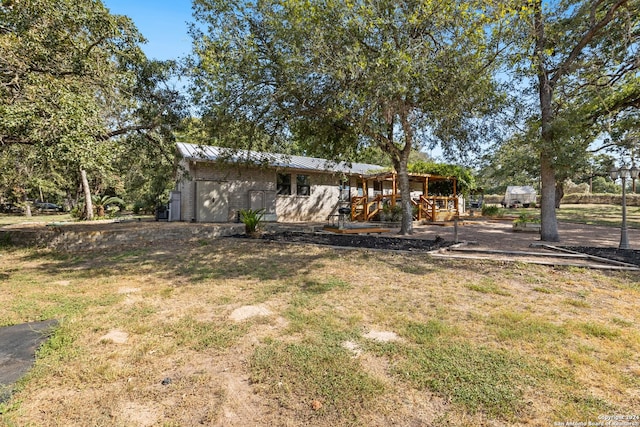 view of front of house featuring a front yard