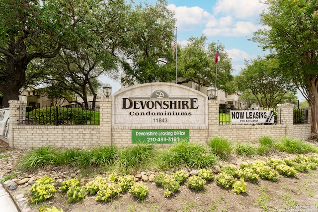 view of community / neighborhood sign