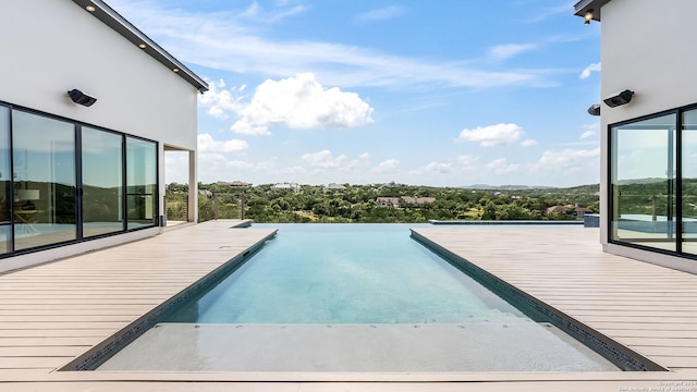 view of swimming pool