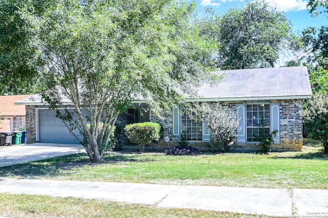 view of front facade featuring a garage and a front yard