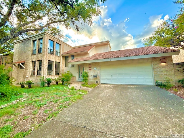 view of front of property featuring a garage