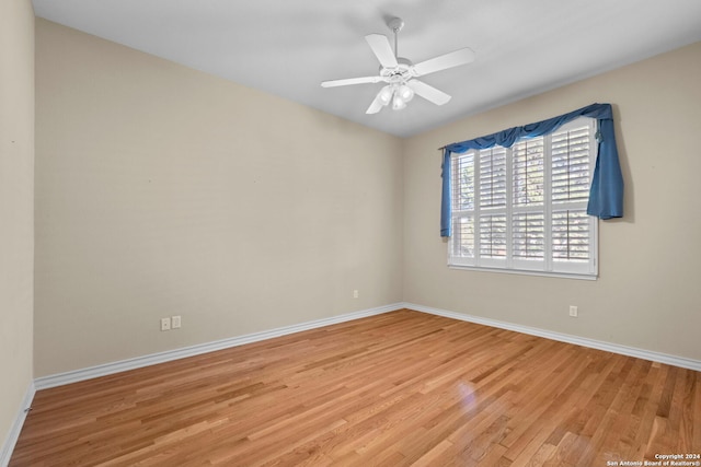 spare room featuring light wood-type flooring and ceiling fan