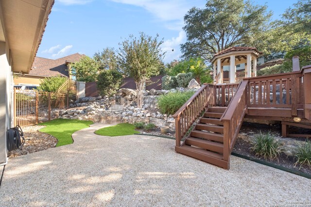 view of yard with a patio