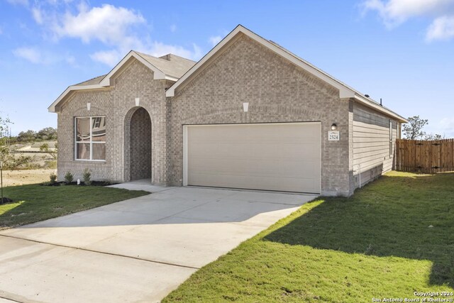 view of front of house featuring a garage and a front yard