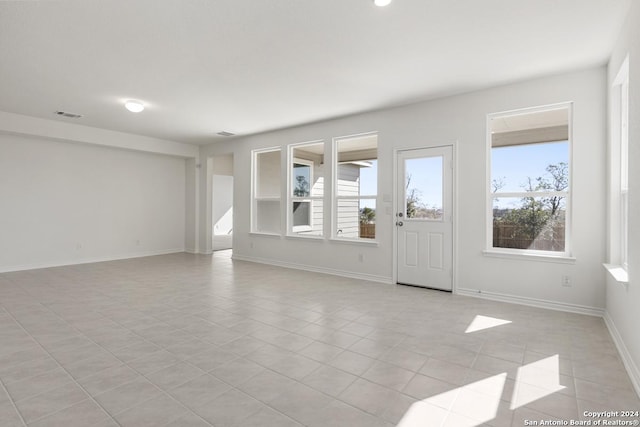 unfurnished room featuring light tile patterned flooring