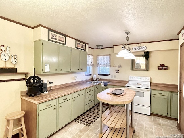 kitchen featuring a textured ceiling, decorative light fixtures, crown molding, green cabinets, and electric stove