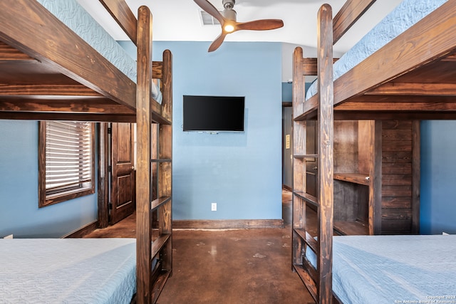 unfurnished bedroom featuring ceiling fan